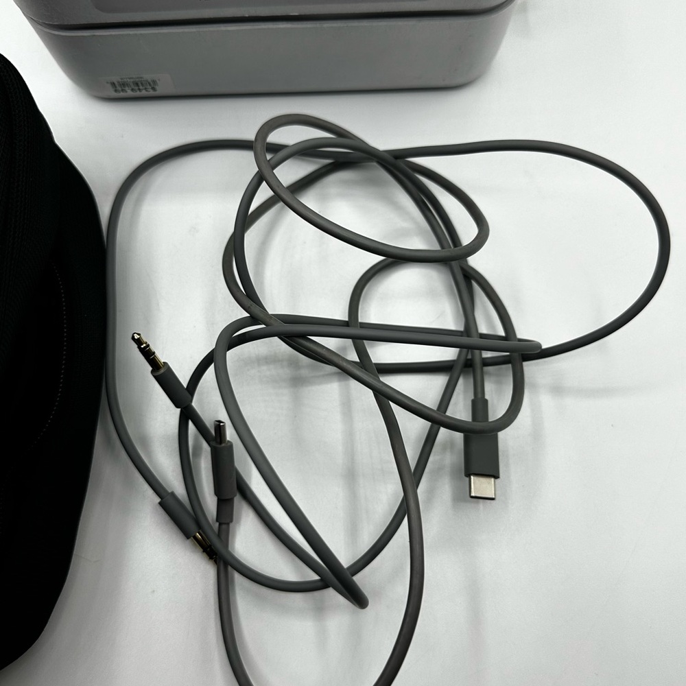 Beats Studio Pro Wireless Headphones Blue in Box w/ Charger - Picture 11 of 14